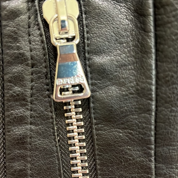 Express Black Cropped Vegan Faux Leather Moto Jacket Zippers Pockets Small - Picture 4 of 9
